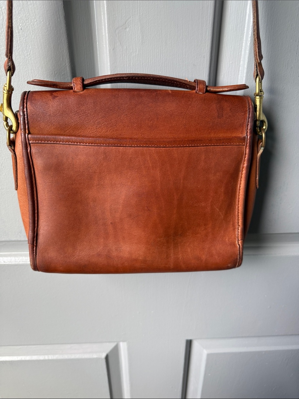 Vintage Coach Leather Crossbody Bag in Brown with Brass Hardware - Picture 8 of 11